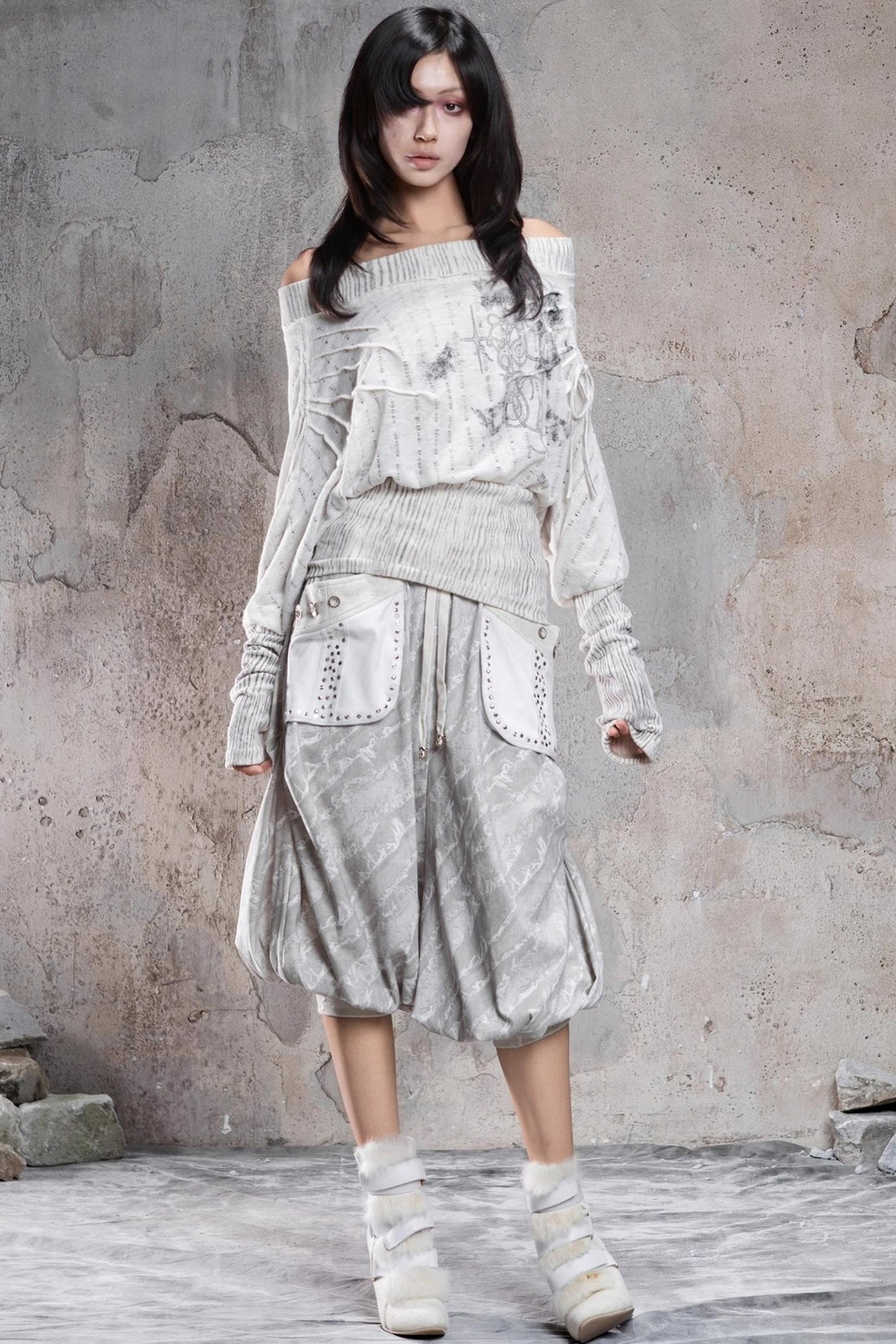 Printed One-Line Collar Knit Top