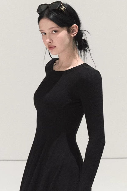 Gestreiftes Kleid mit Ballettkragen