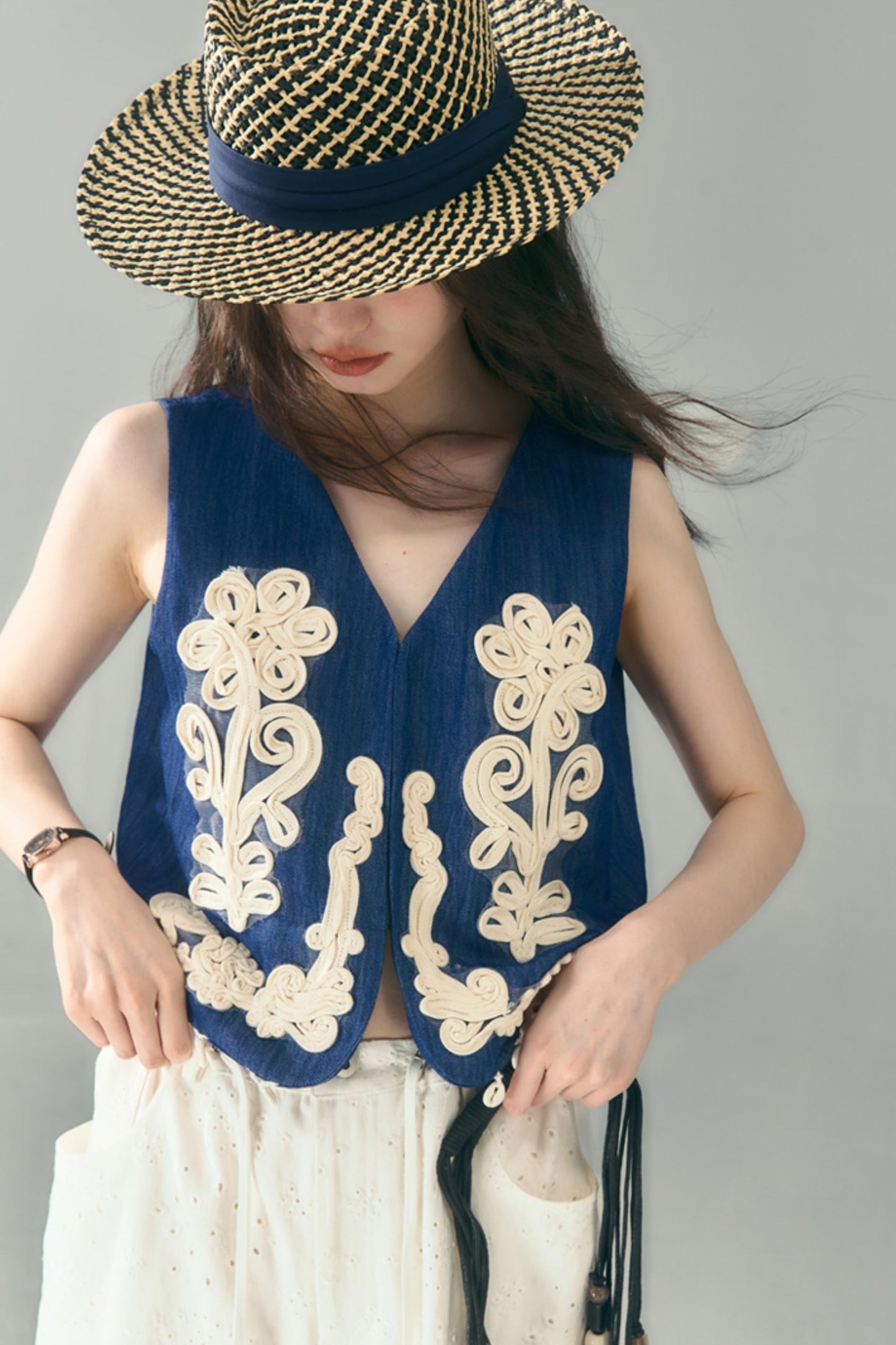 Wind Vines Flower Shell Pendant Vest Set-Up