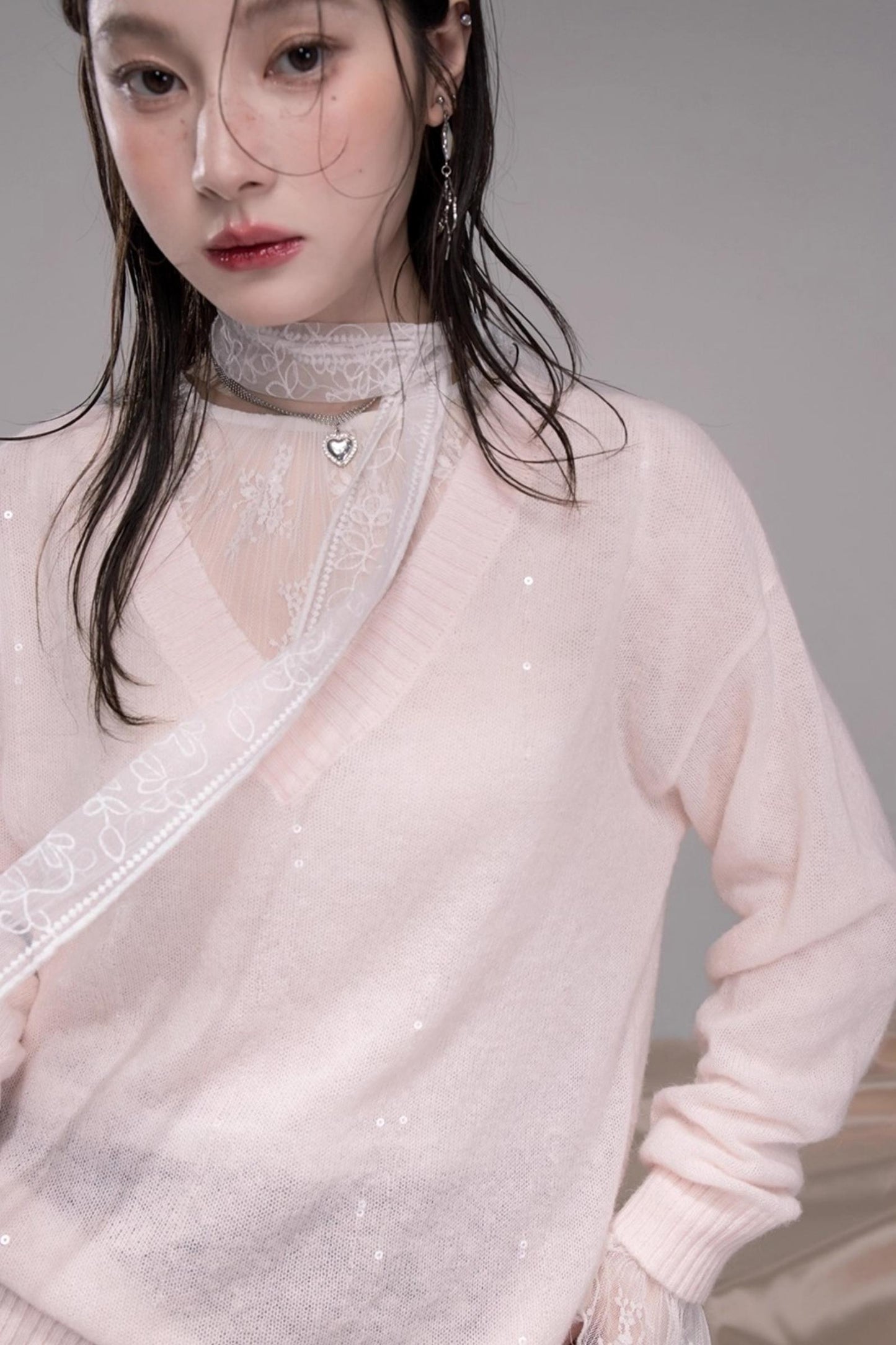 별 핑크 V넥 스웨터
