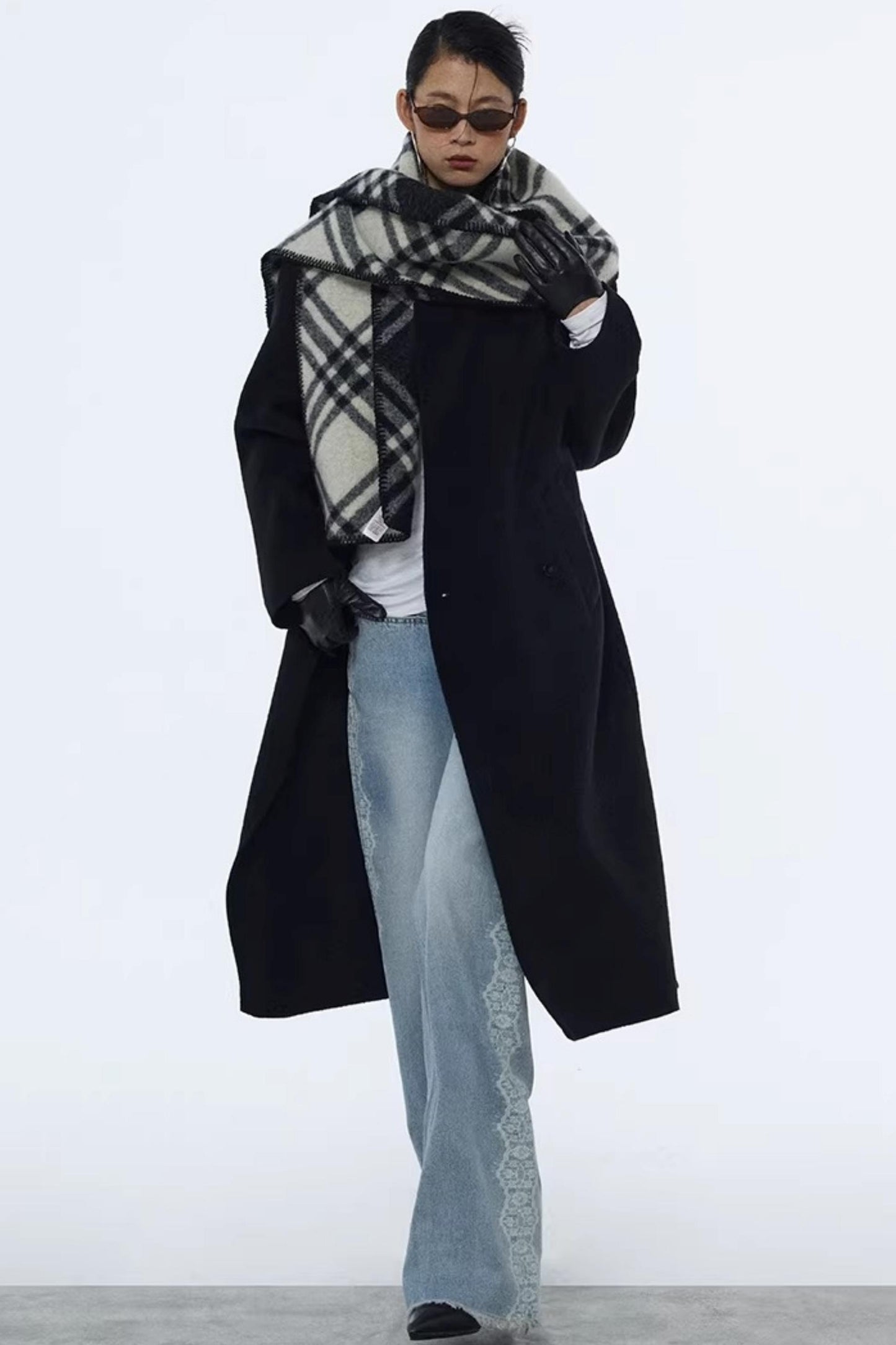 Lace Print Raw Hem Jeans