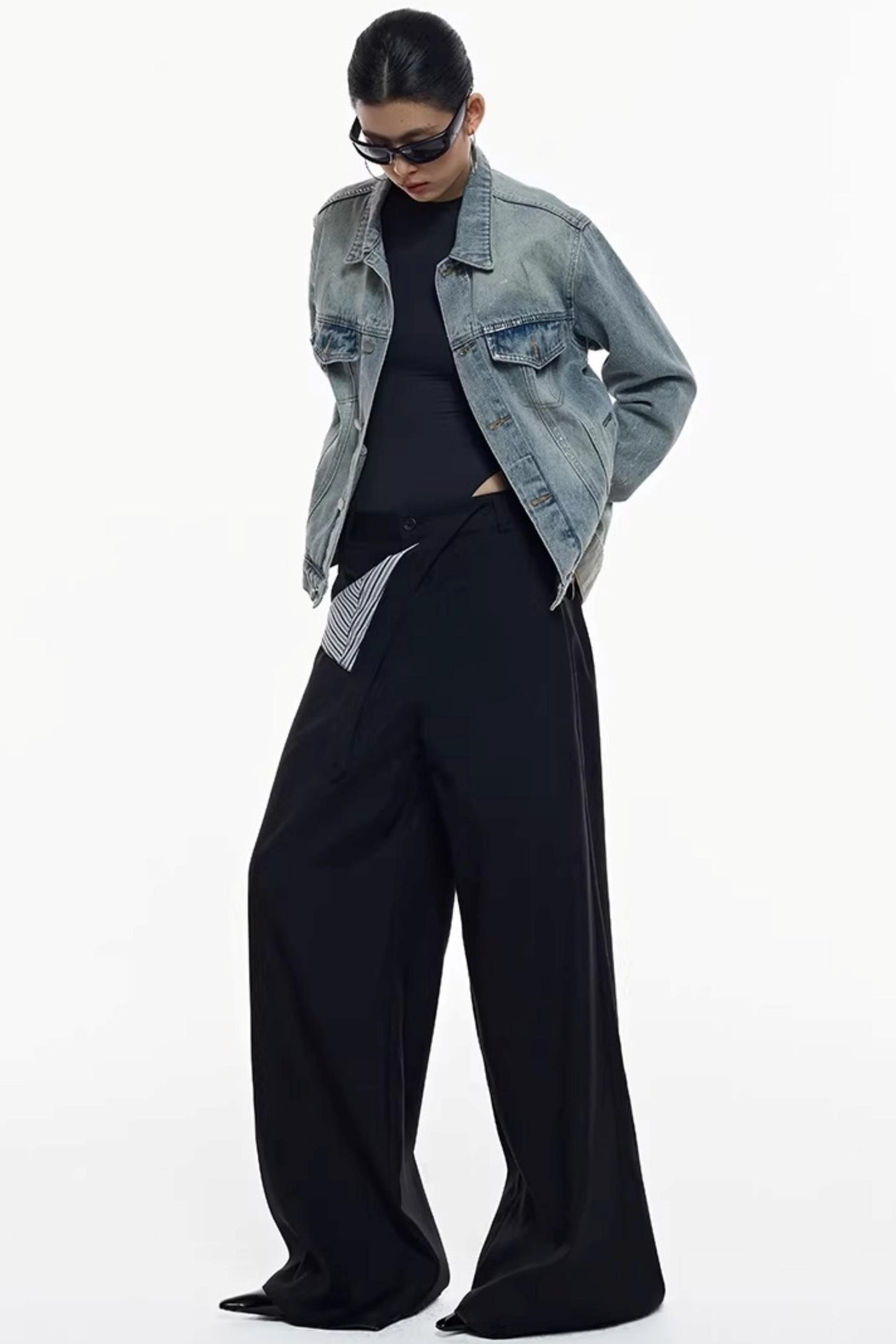 Handgefertigte Jeansjacke mit Silberverzierung