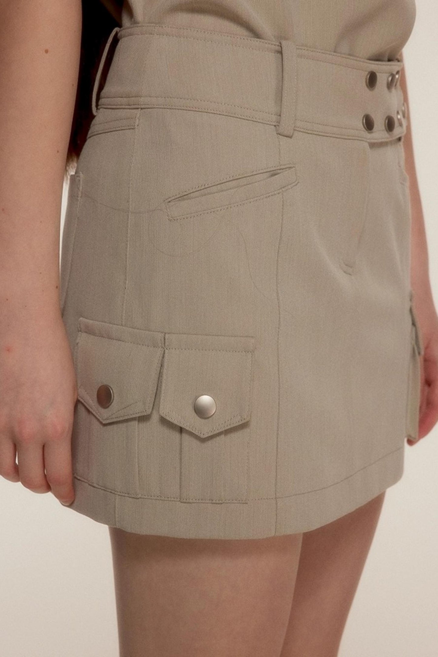 Smooth Hip Short Skirt