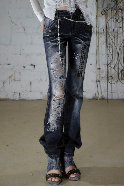 Jeanshose in Used-Optik mit Strasssteinen