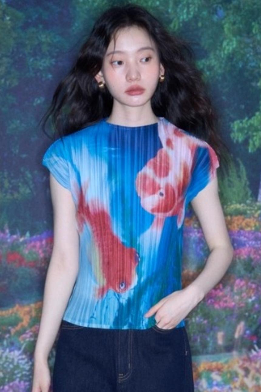 Goldfish Retro Pleated Top