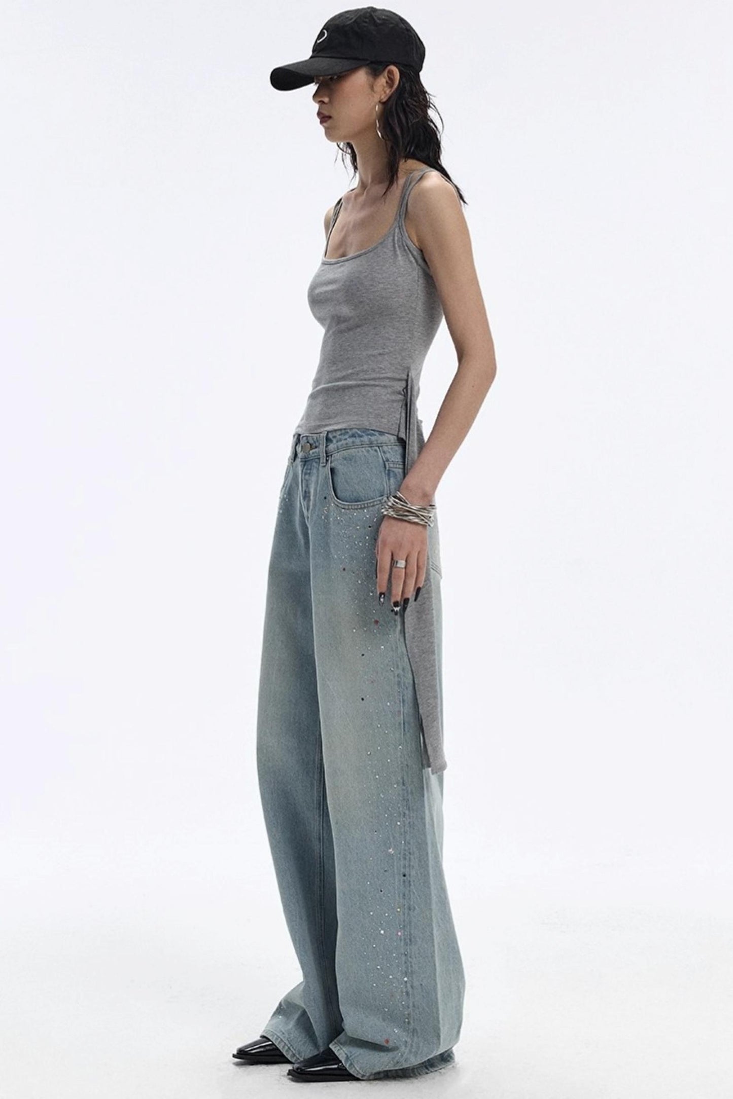 Blaue Jeans mit Edelsteinen und Diamanten