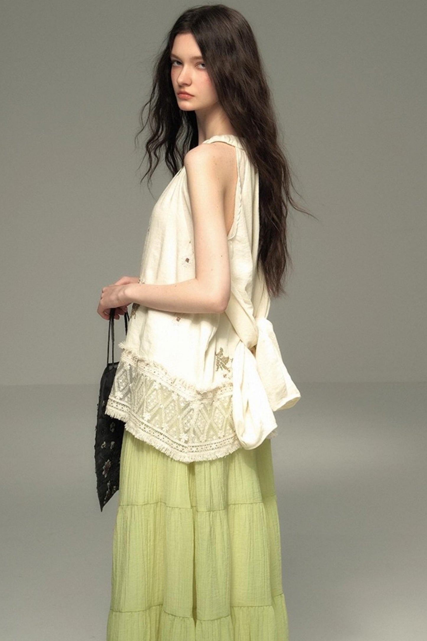 Neoclassical Embroidery Off-the-Shoulder Top