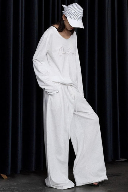 Set-Up aus Oberteil und Hose mit farbigen Punkten