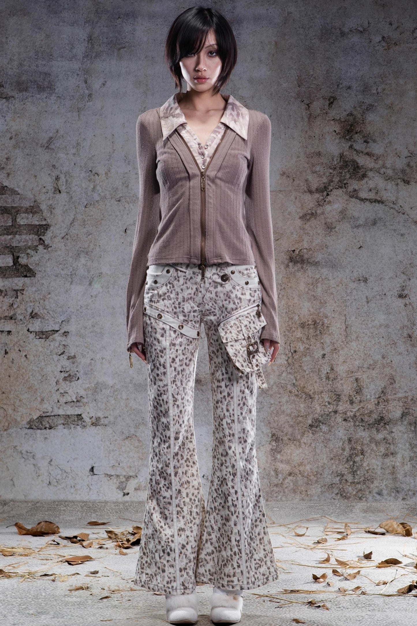 Slim Fit V-Neck Pullover Knit Top