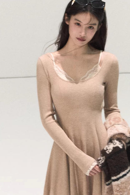 Gestreiftes Kleid mit Ballettkragen