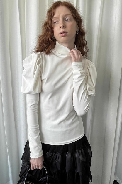 White Doll Collar Knitted Shirt