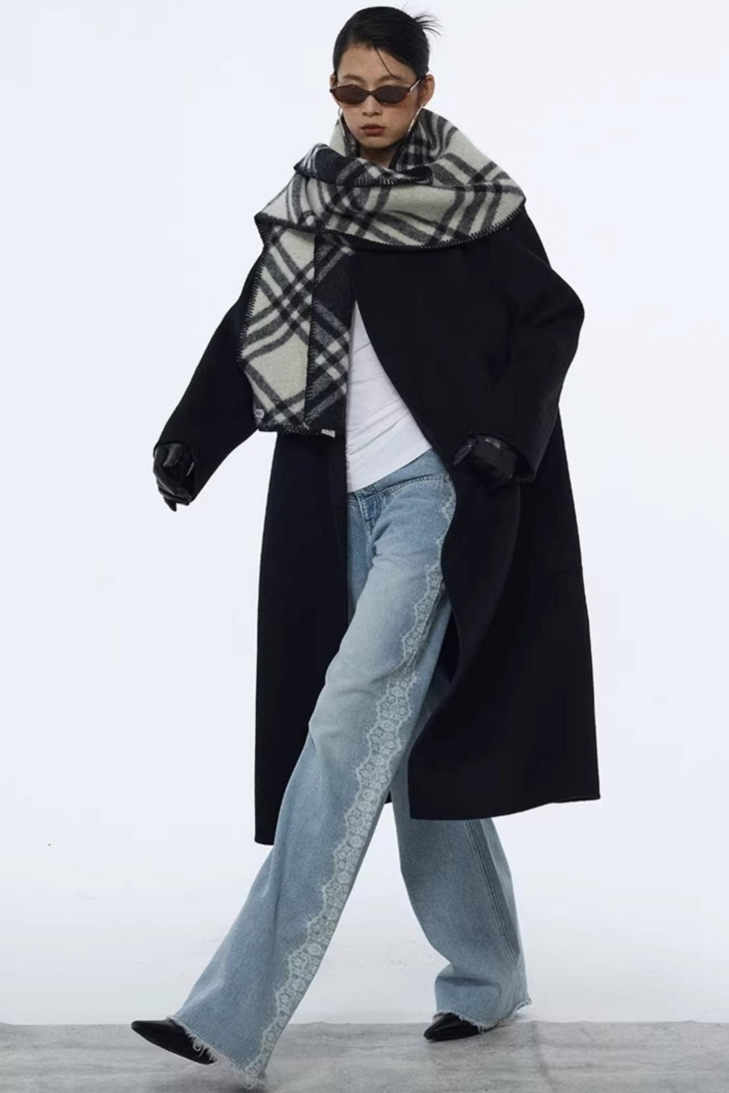 Lace Print Raw Hem Jeans