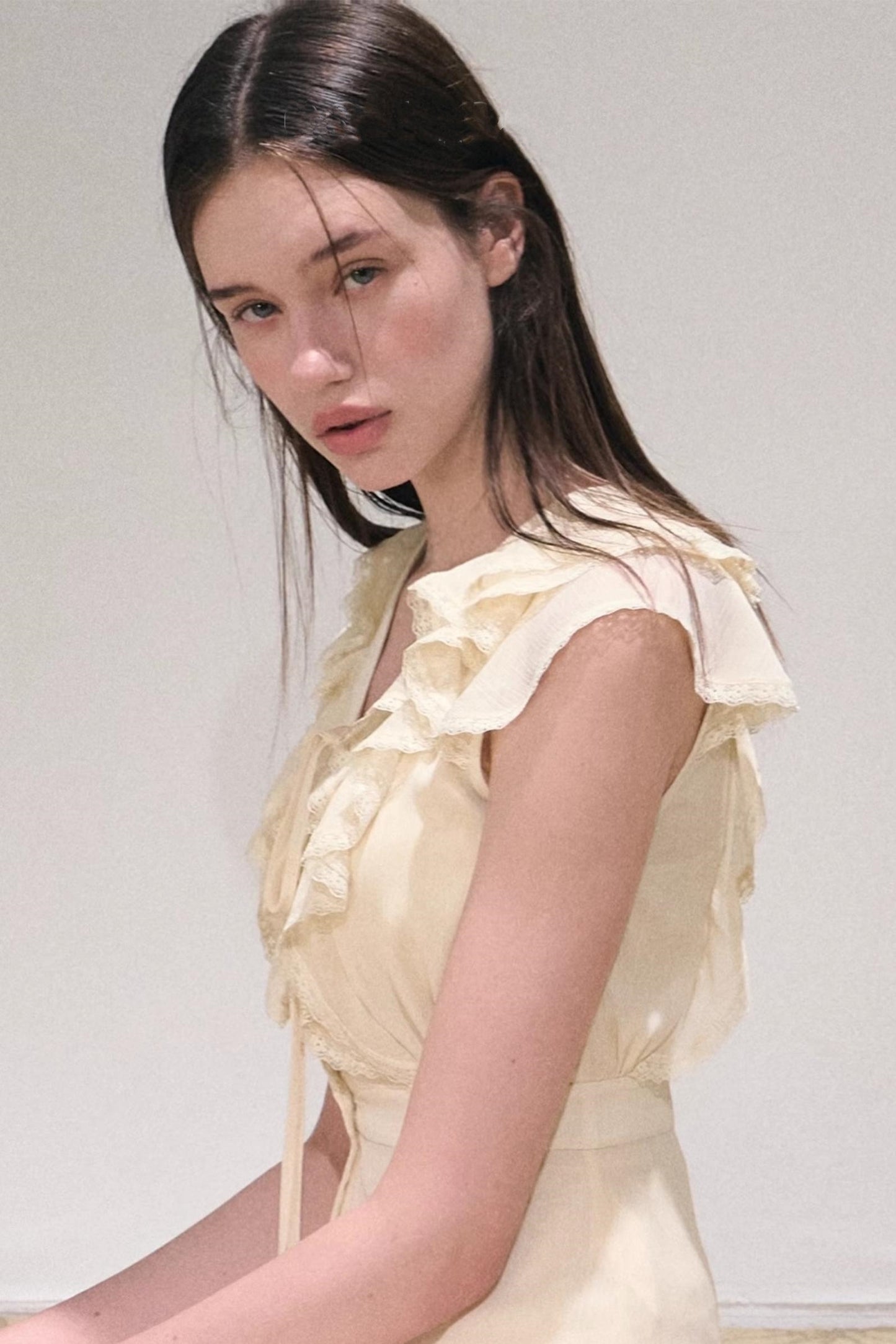 Heavy Lotus Leaf Lace Sleeveless Top