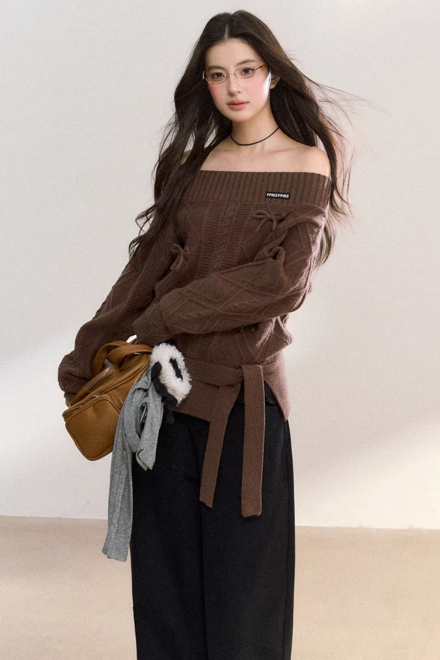 Einschultriges Schleifen-Schlitz-Pullover-Set
