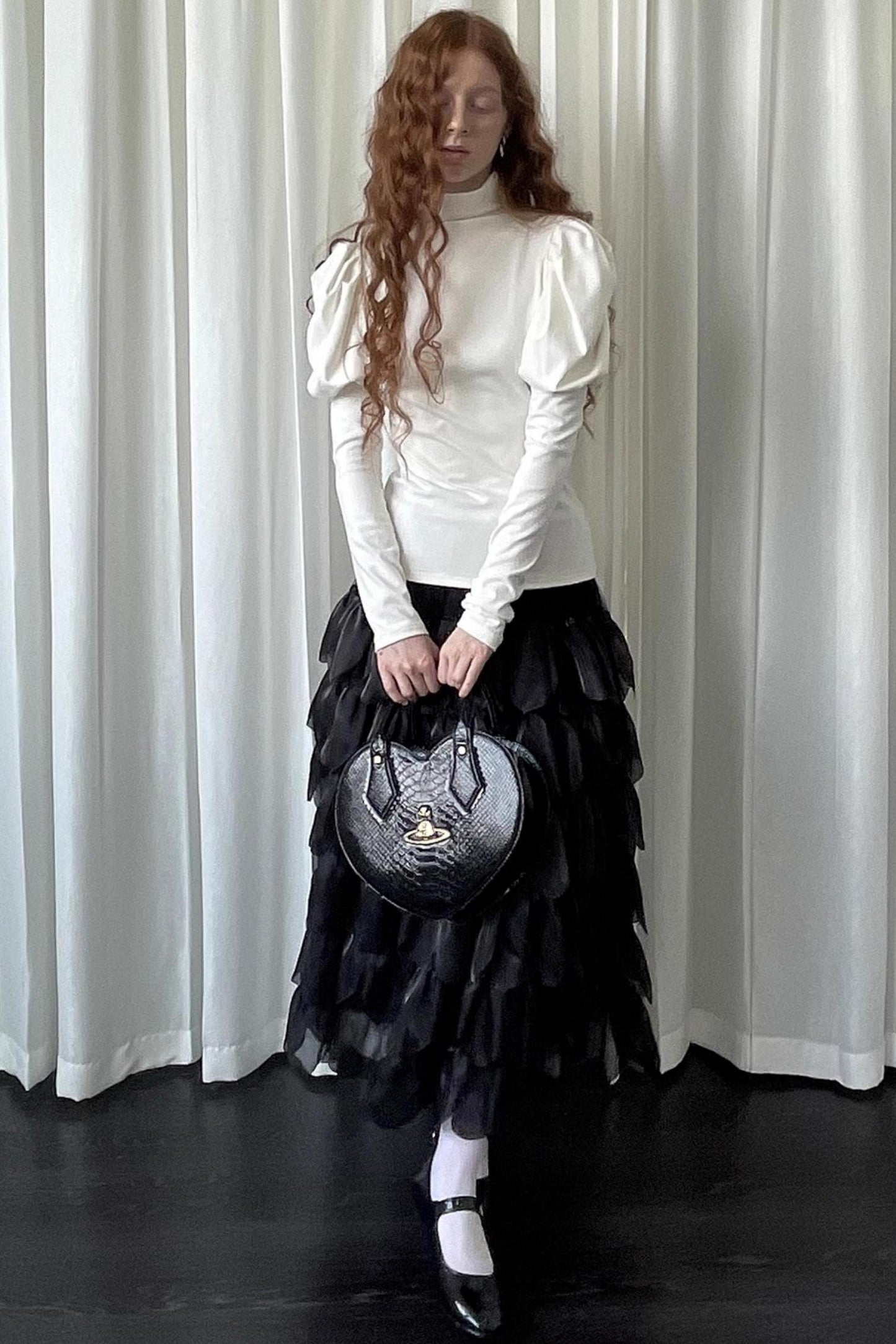 White Doll Collar Knitted Shirt