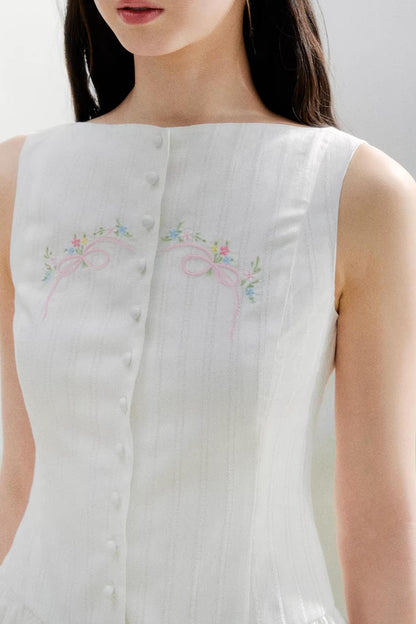 Weißes, elegantes Kleid mit Taillenband