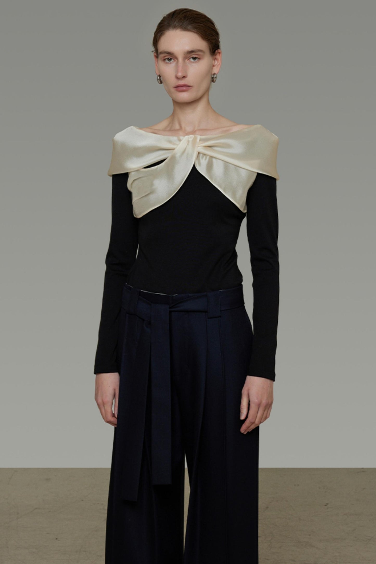 Slim Collar Knitted Top