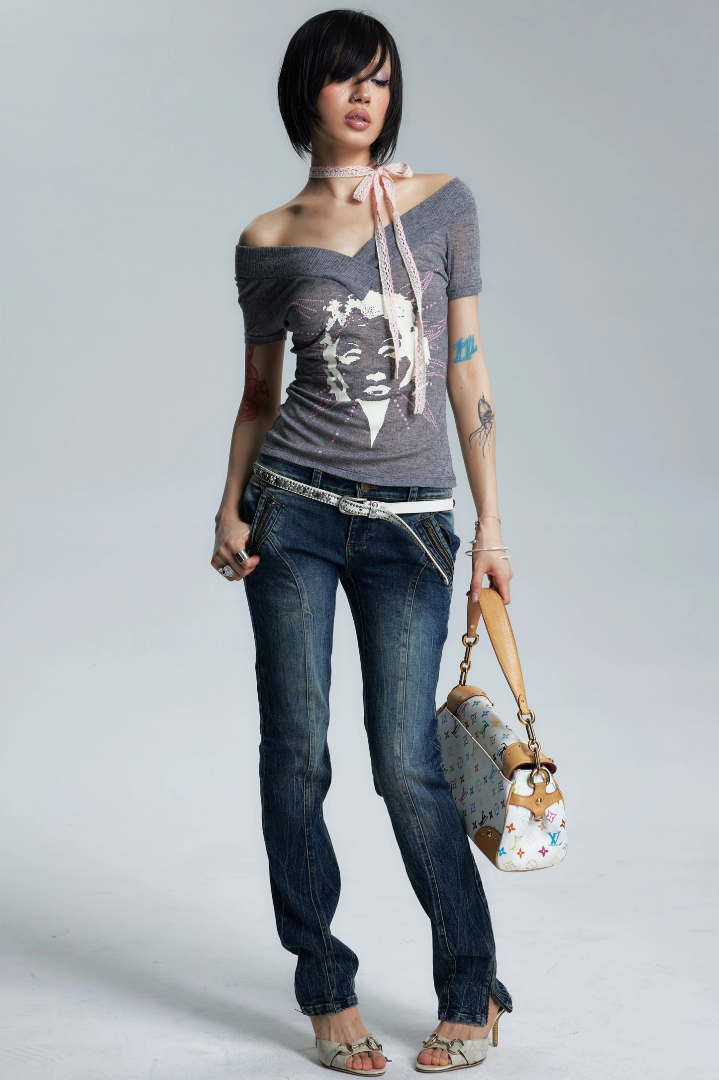 Sheer Two-Color V-Neck Off-Shoulder T-Shirt