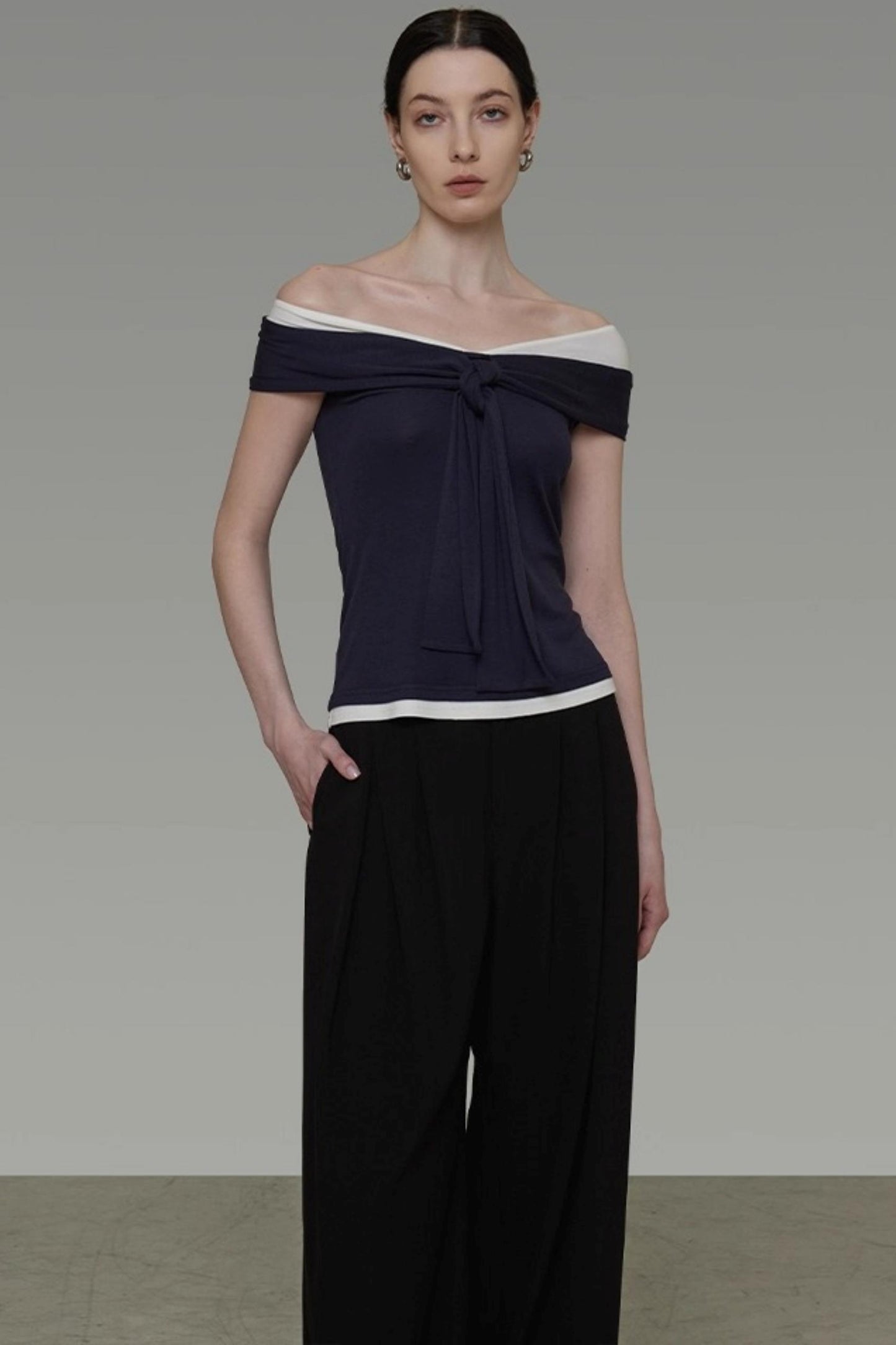 Contrasting One-Shoulder Slimming Top