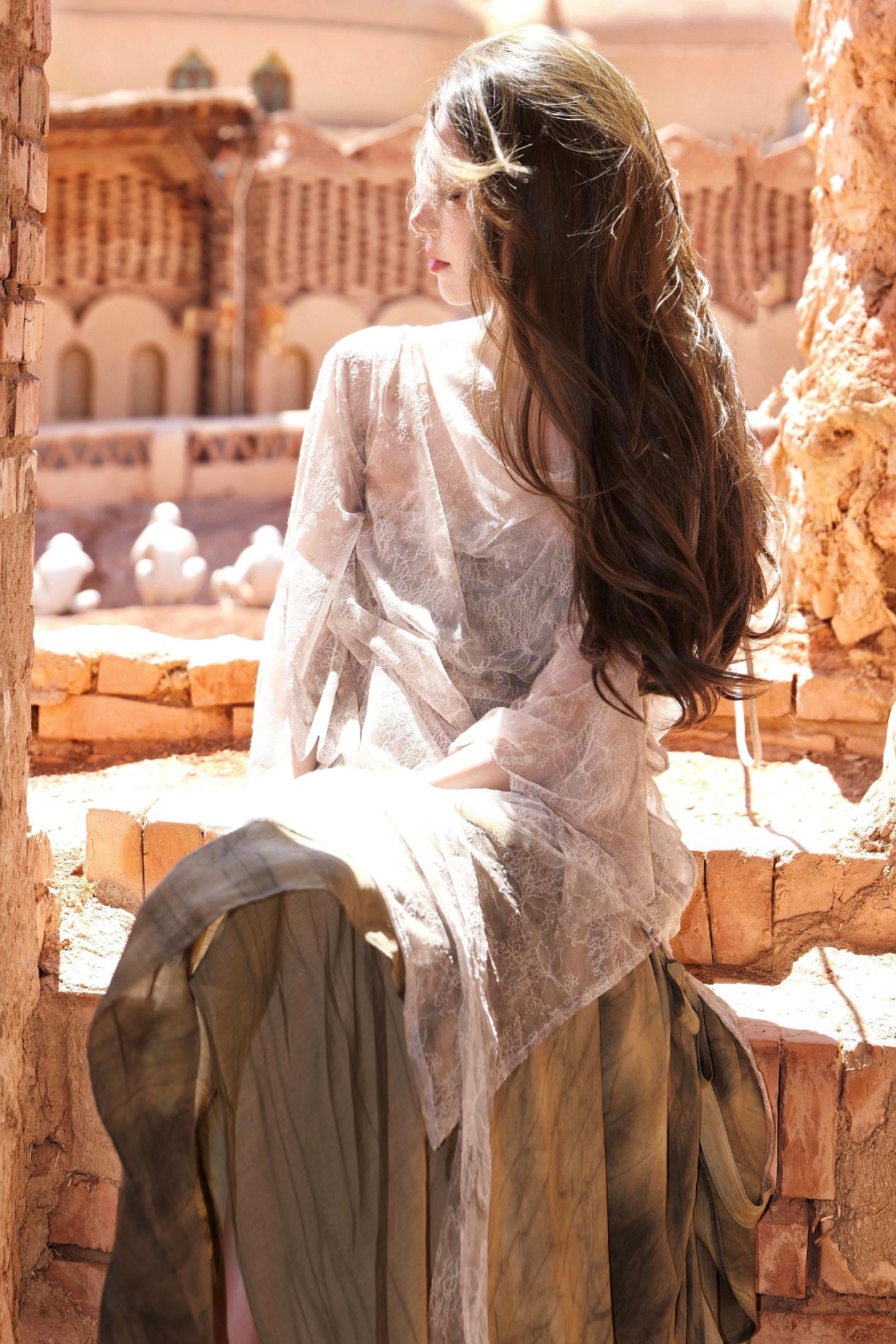 Flowing Lace Sunscreen Cover-up Top