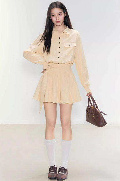 Gelbes Plissee-Hemdkleid