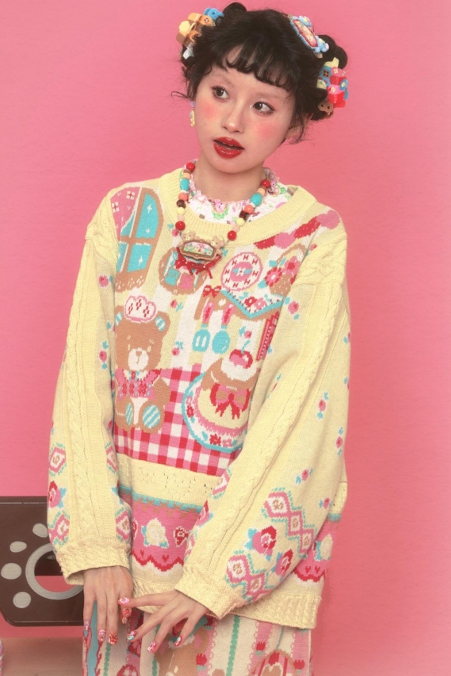 Vintage Style Bear Design Knit Top