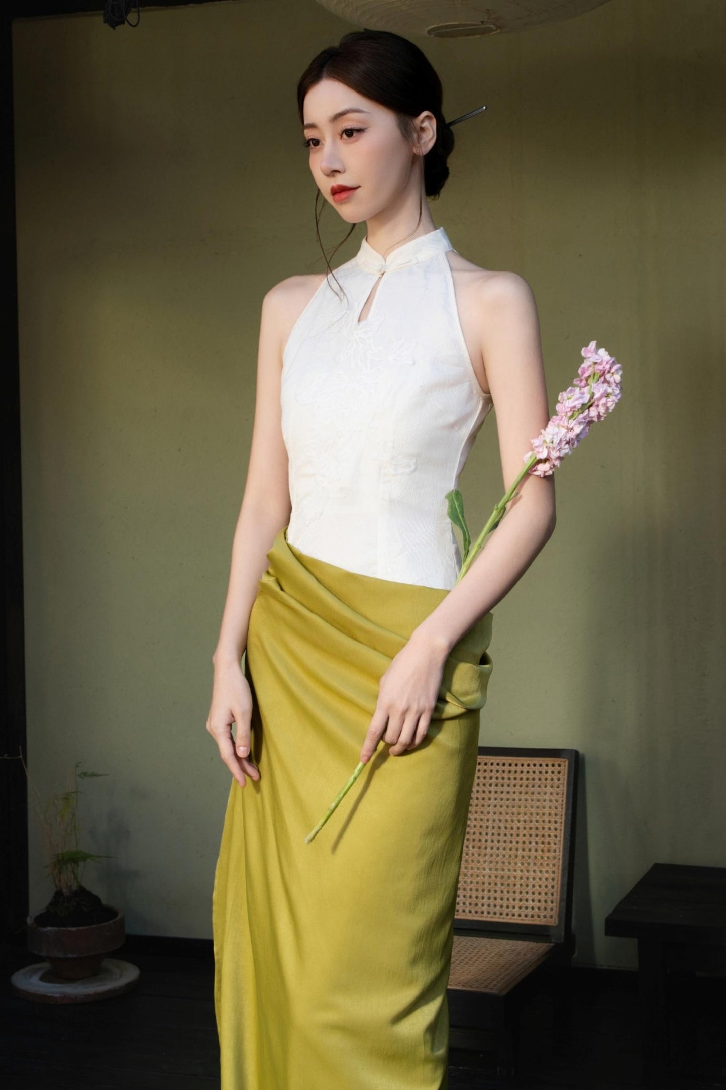 Traditional Grace Sleeveless Dress