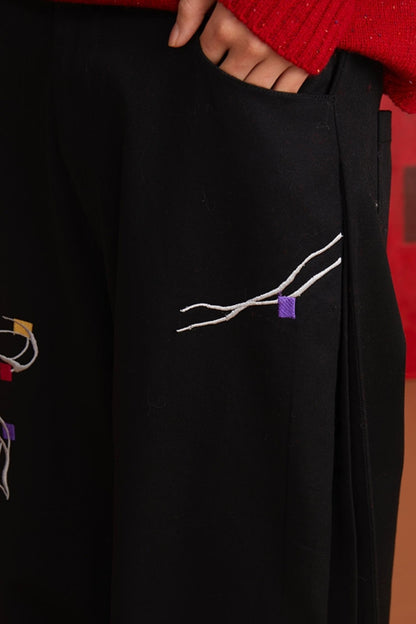 Loose Fit Bow Embroidery Pants