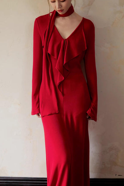 Rot gestricktes Kleid mit Band