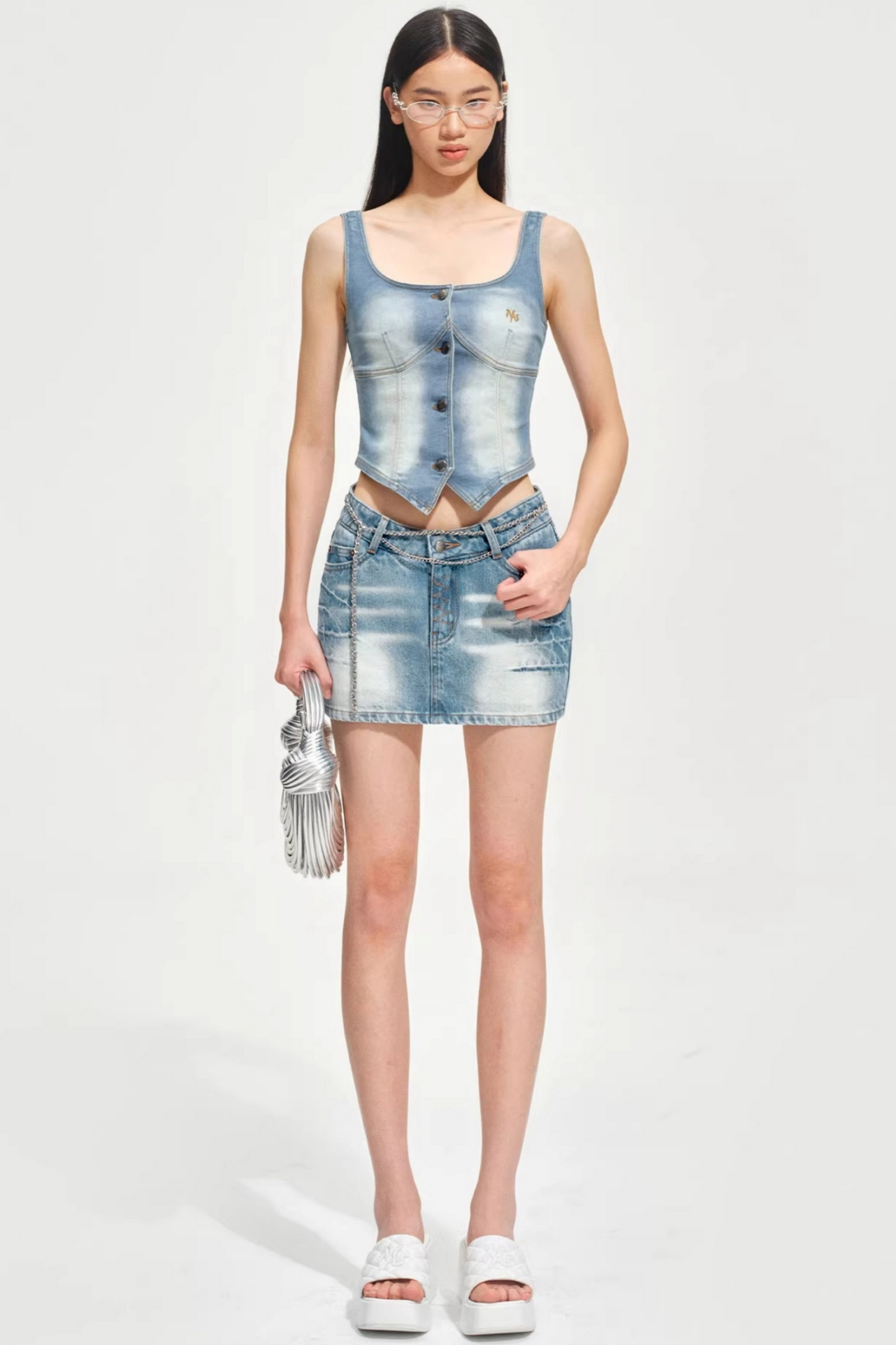 Körpernah-Weste aus gewaschenem Denim