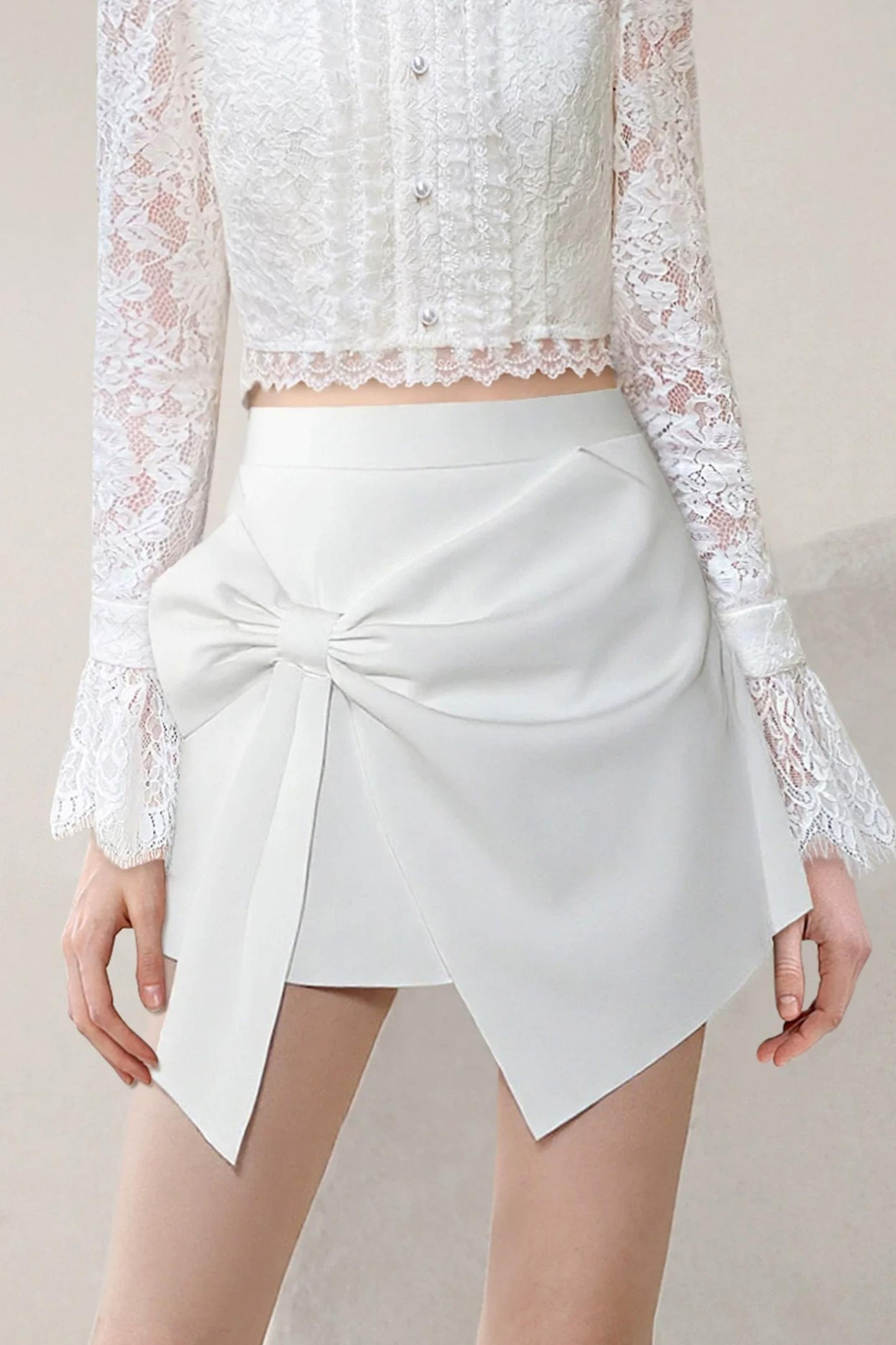 Lace-Trimmed Bow Set-Up