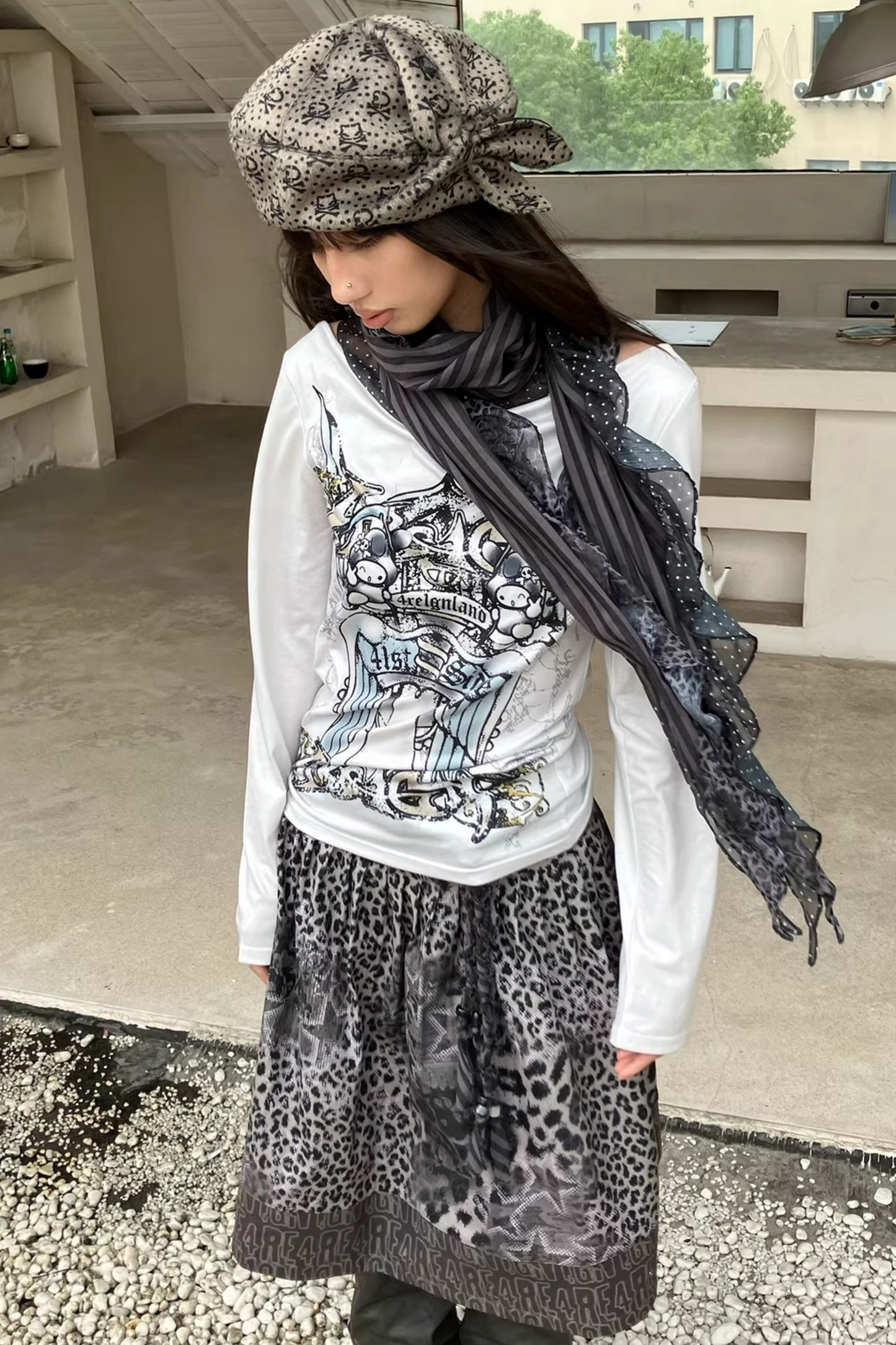 Gestreifter Leoparden-Schal mit Rüschen