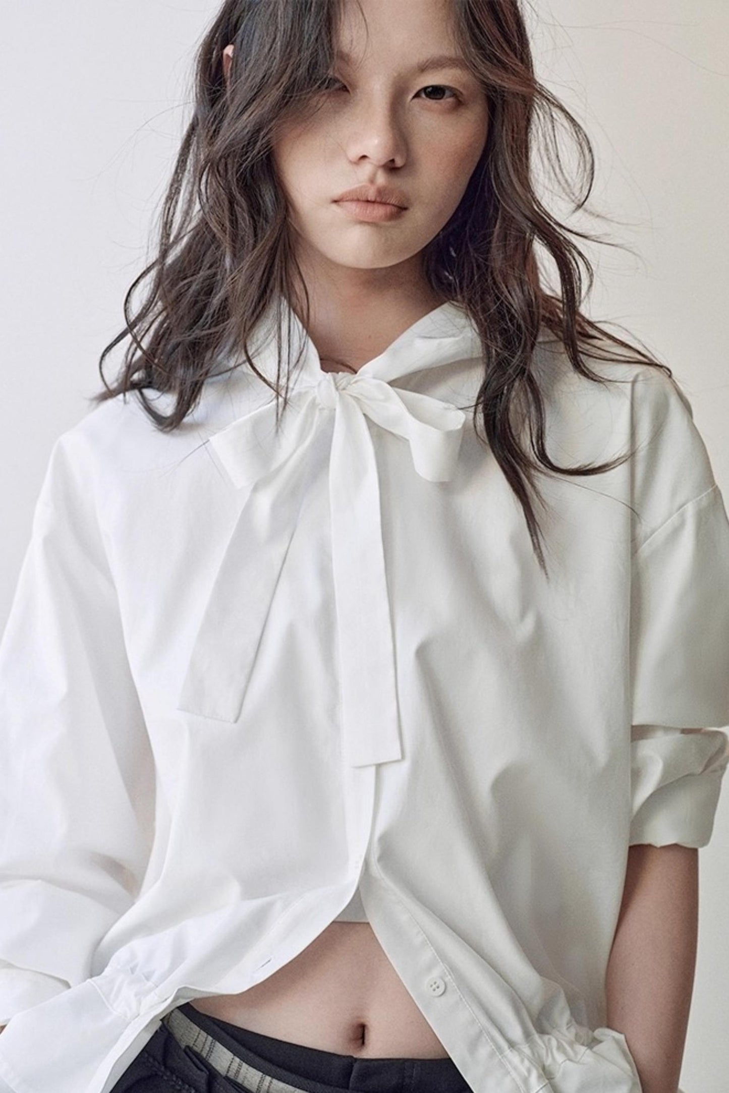 Constriction Silhouette Hooded Shirt