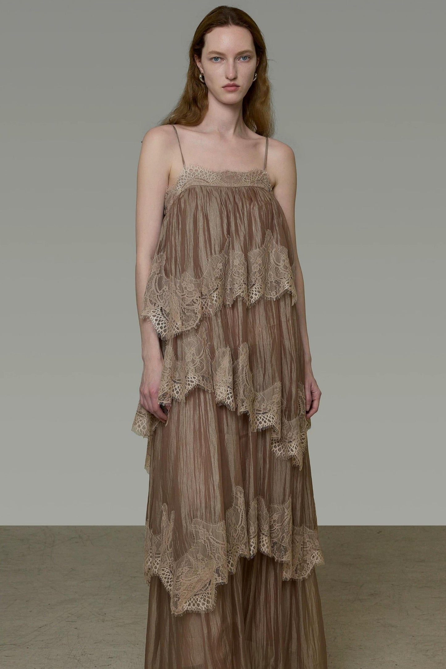 Französisches langes Kleid mit Spitzeneinsätzen