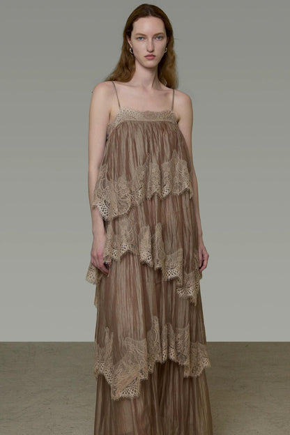 Französisches langes Kleid mit Spitzeneinsätzen