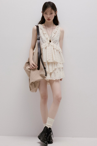 Pear White Daisy Embroidered Top