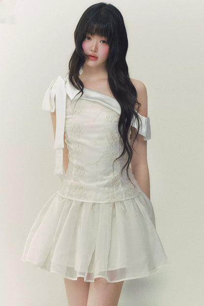 Robe midi princesse en satin brodé
