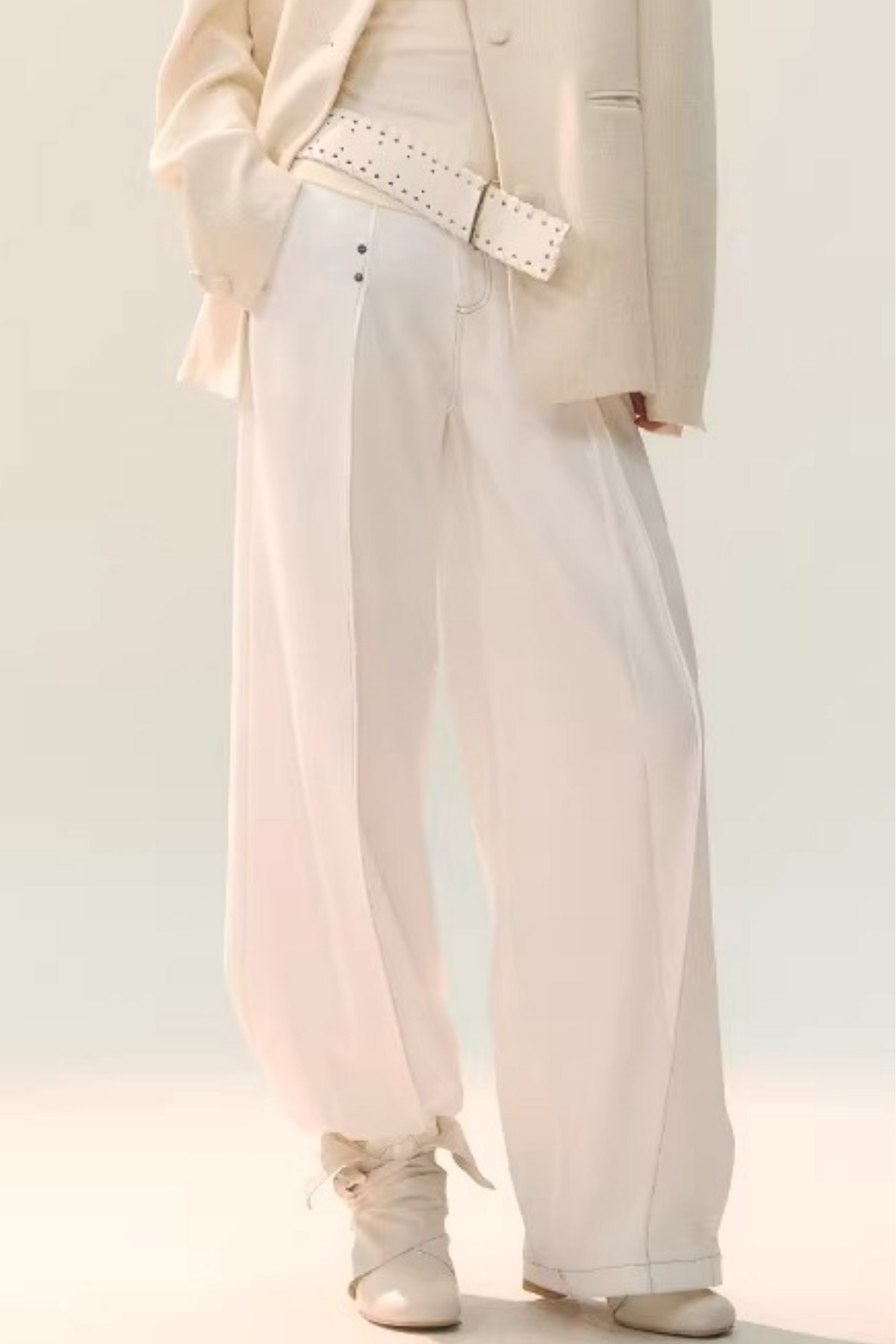 Doppelt plissierte Hose mit weitem Bein