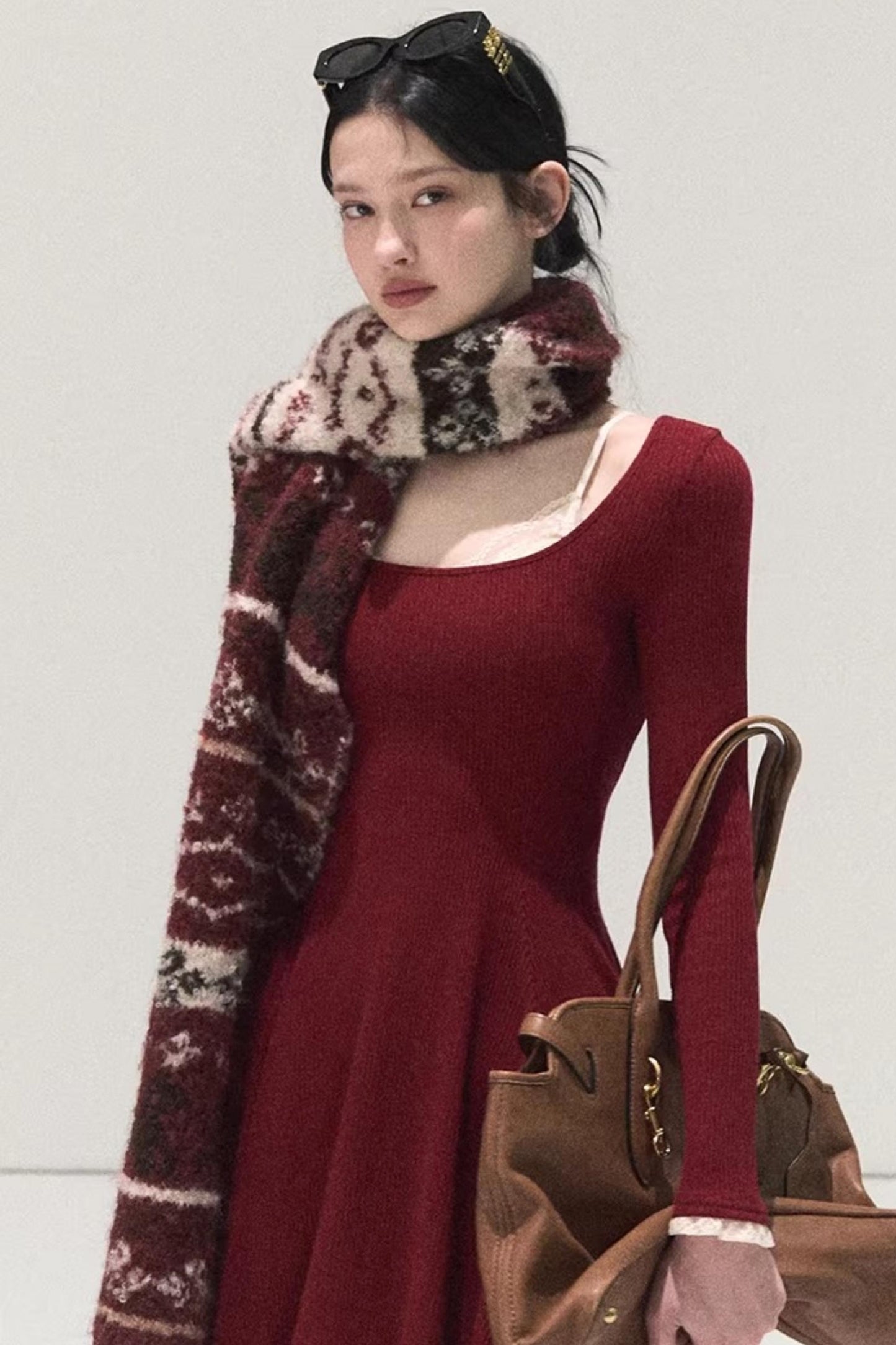 Gestreiftes Kleid mit Ballettkragen