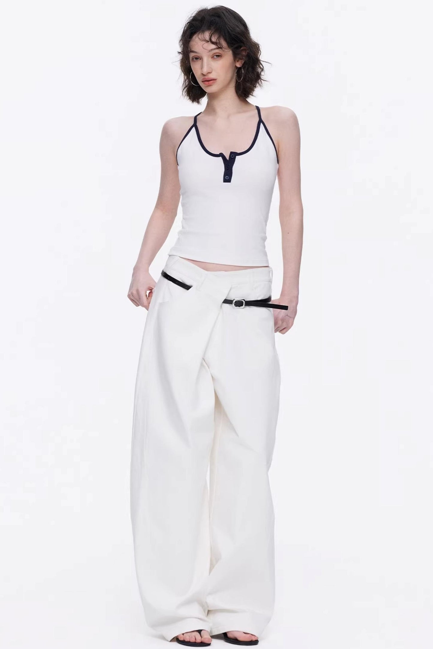Sporty white color-block vest close-up