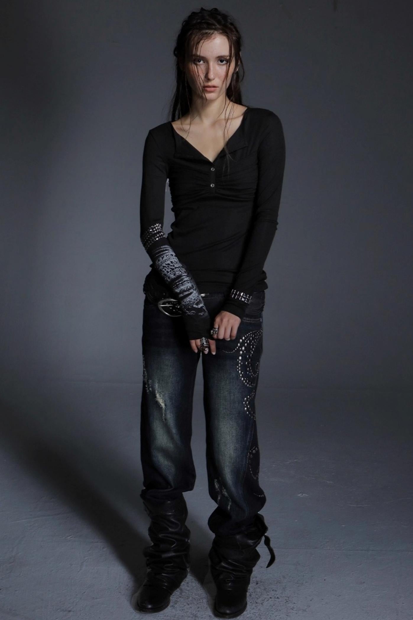 Diamond Loop Long Sleeve Top