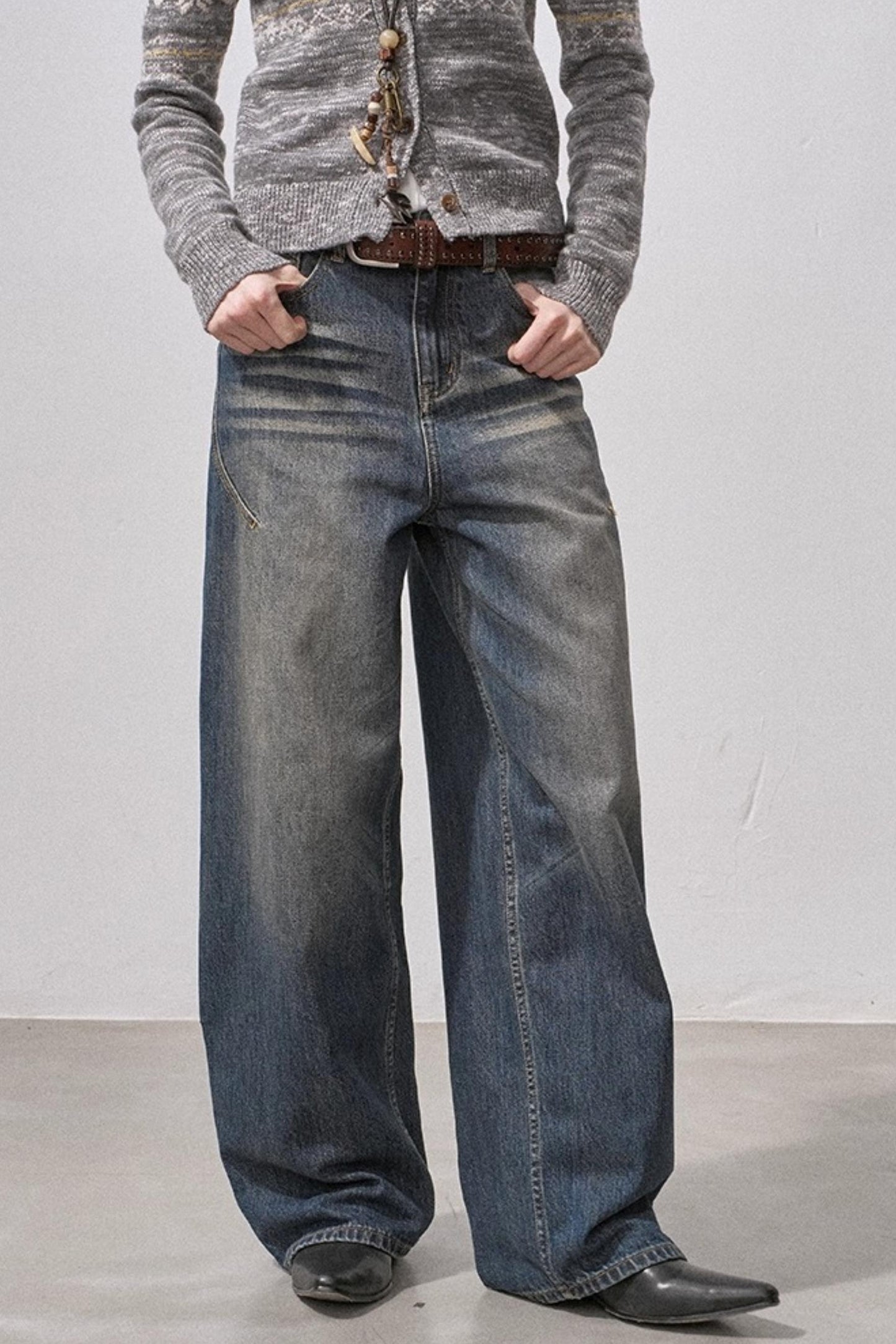 Seamless Vintage Distressed Jeans