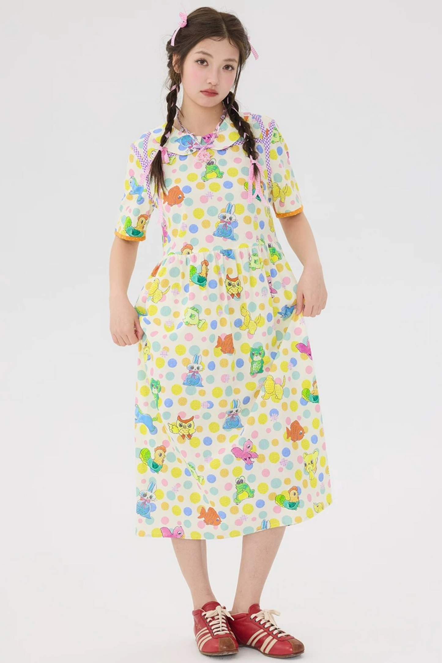 Robe blanc cassé à pois et graffiti