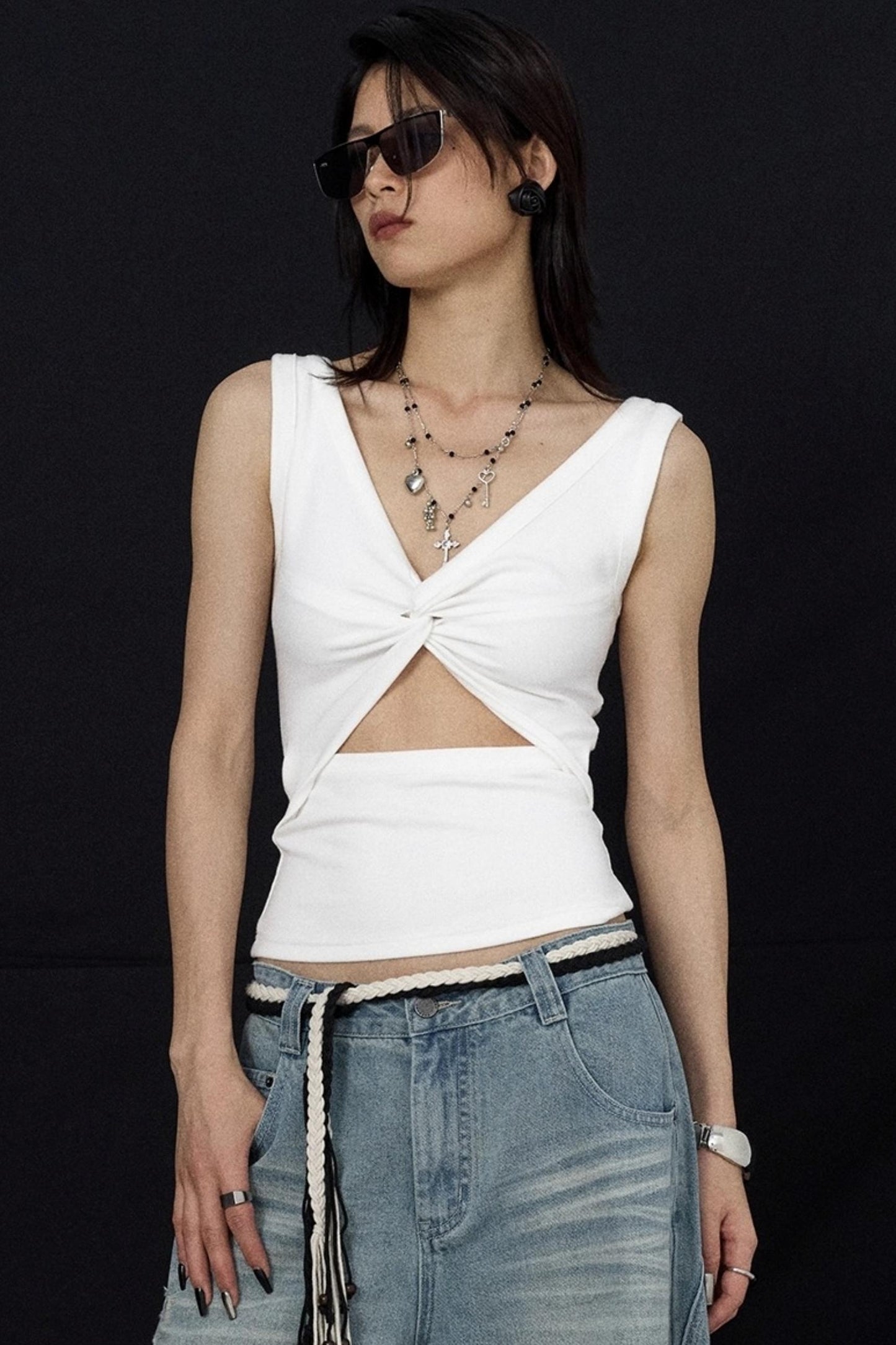 Black And White V-Neck Twisted Cut-Out Slim Vest
