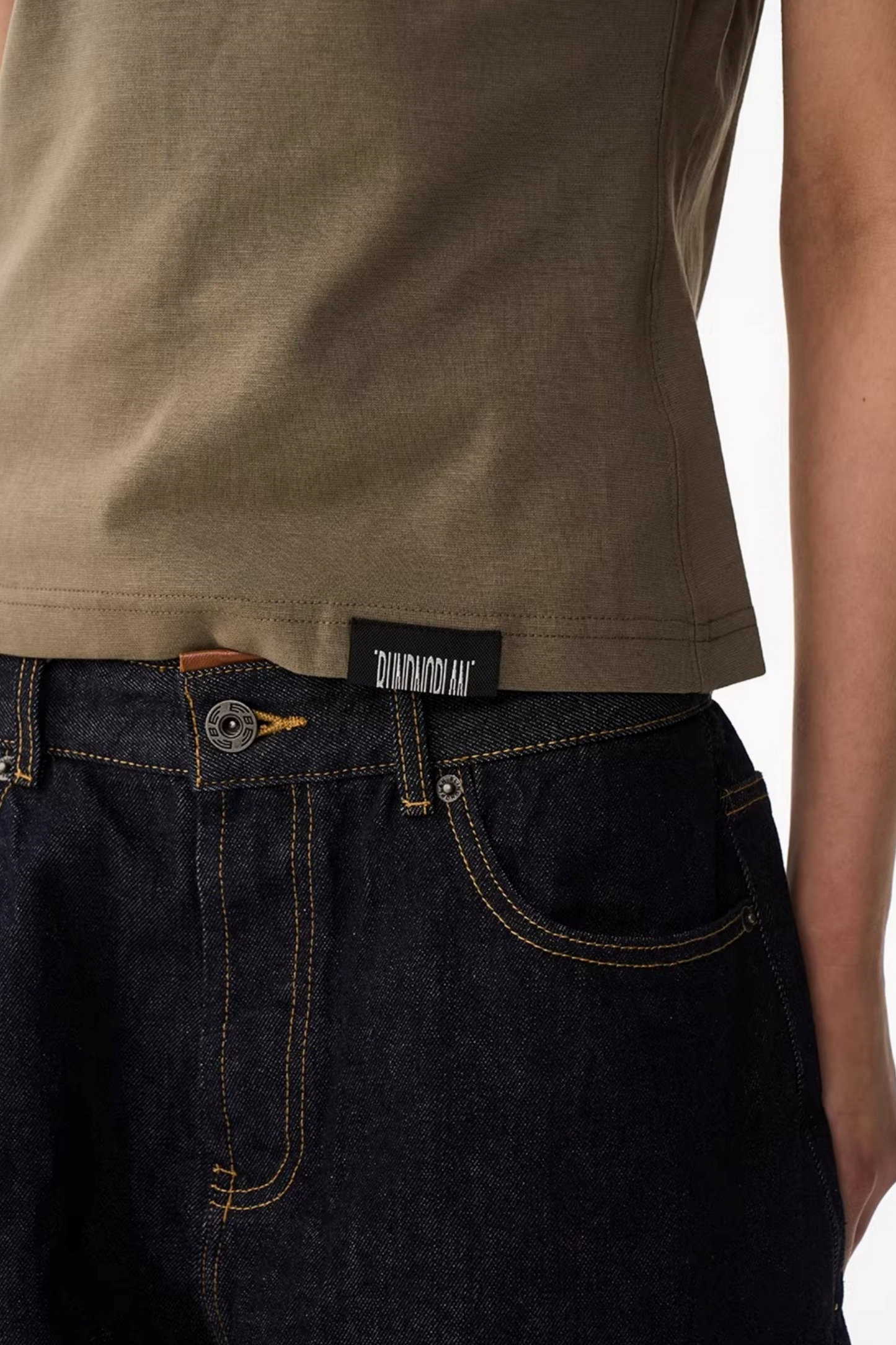 Solid Color Slim-Fit T-Shirt