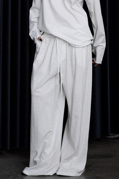 Set-Up aus Oberteil und Hose mit farbigen Punkten