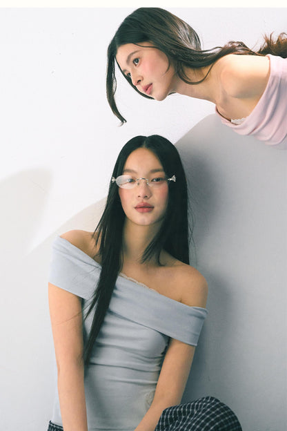 Gentle Design Lace Neckline Top