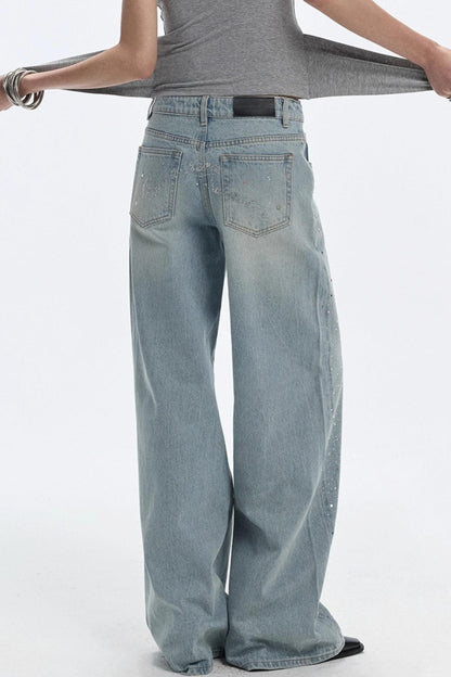 Blaue Jeans mit Edelsteinen und Diamanten