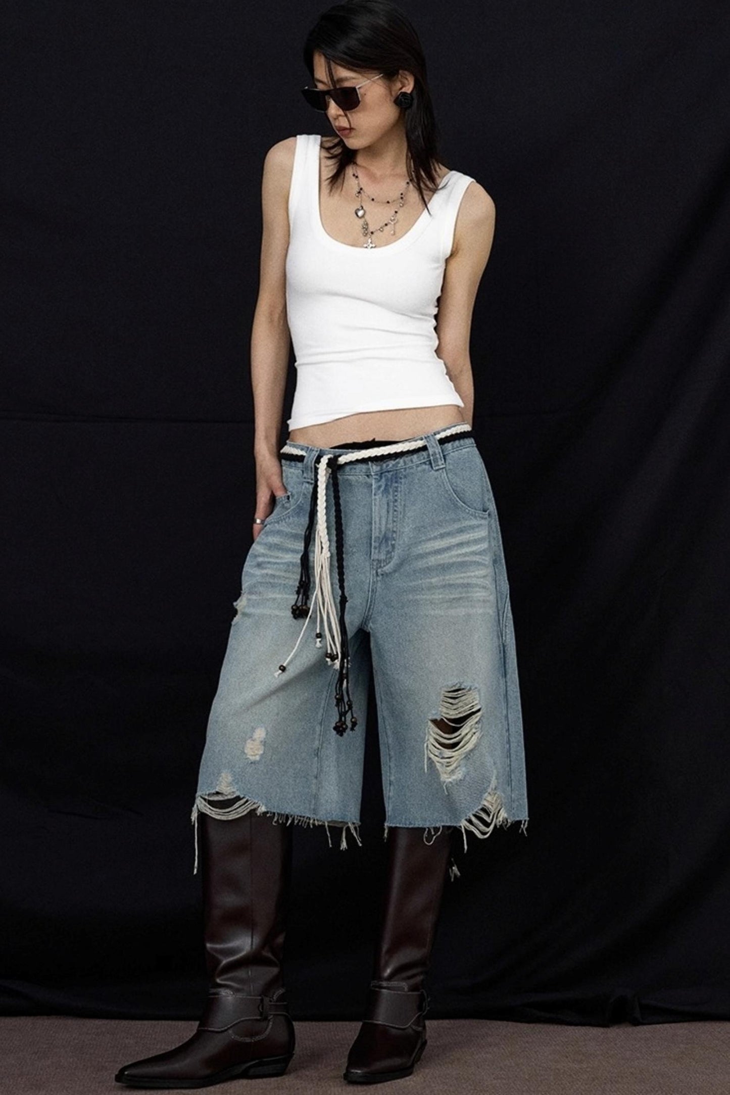 Black And White V-Neck Twisted Cut-Out Slim Vest