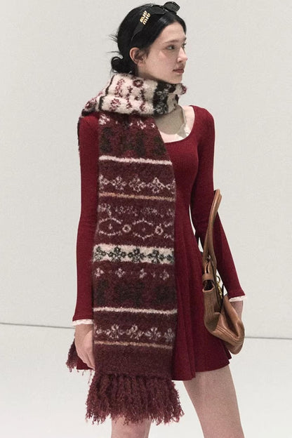 Gestreiftes Kleid mit Ballettkragen